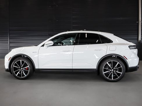 Certified 2025 Porsche Macan 4S Electric image 2