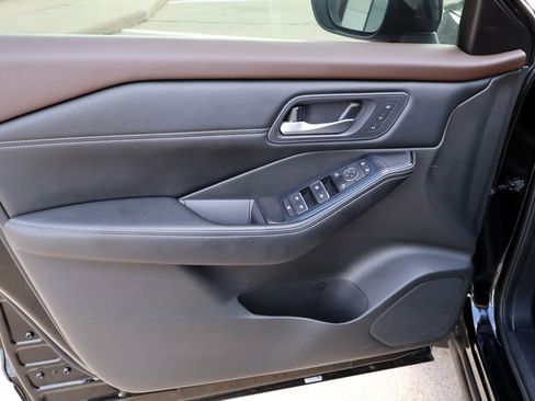 Used 2023 Nissan Rogue SL FWD image 17