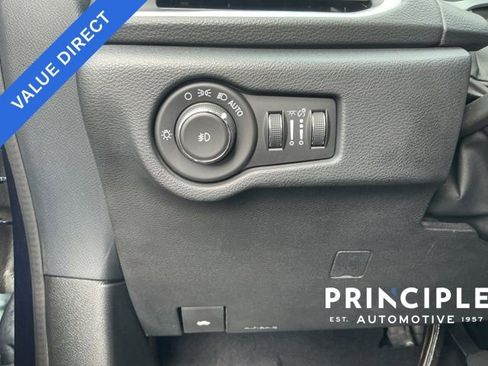 Used 2018 Chrysler Pacifica Limited image 23