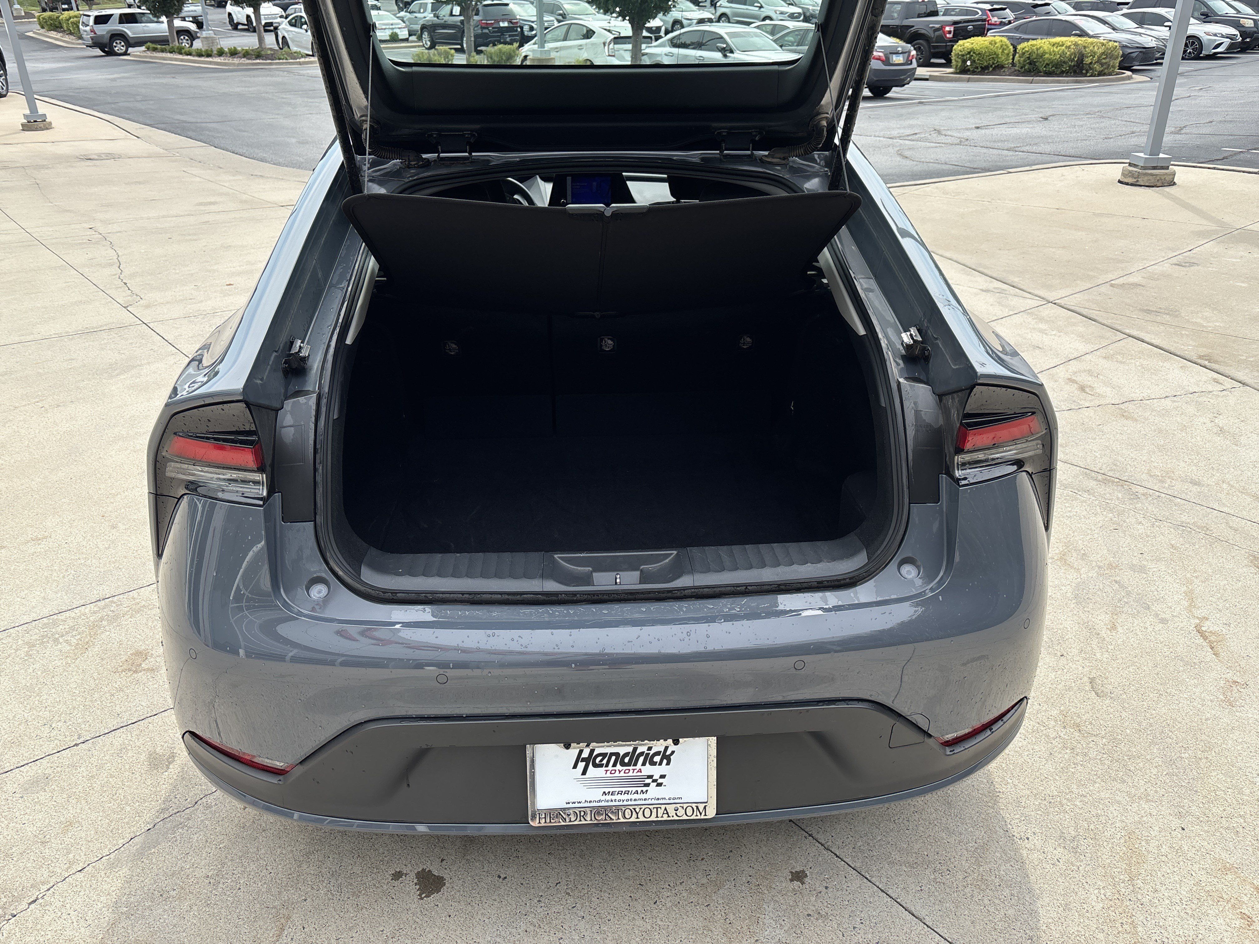 Certified 2025 Toyota Prius LE FWD image 27