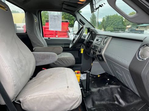 Used 2017 Ford F750 2WD Regular Cab Super Duty image 15