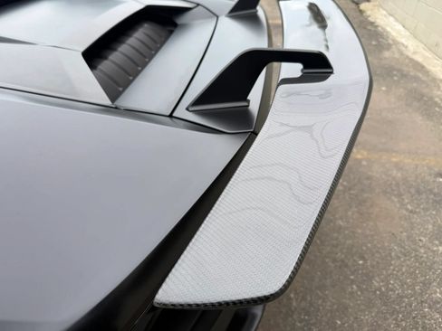 Used 2017 Lamborghini Huracan LP 580-2 RWD image 36