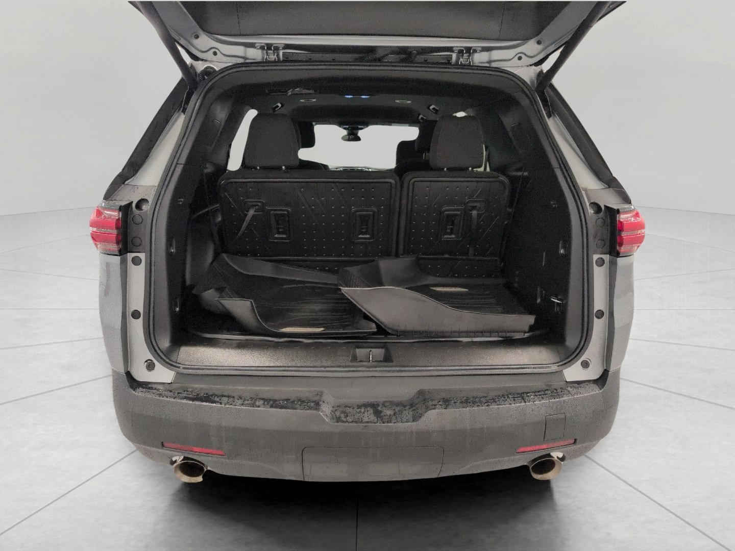 Used 2023 Chevrolet Traverse LT w/ LPO, Floor Liner Package AWD/4WD image 16