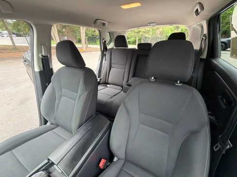 Used 2024 Nissan Rogue S FWD image 14