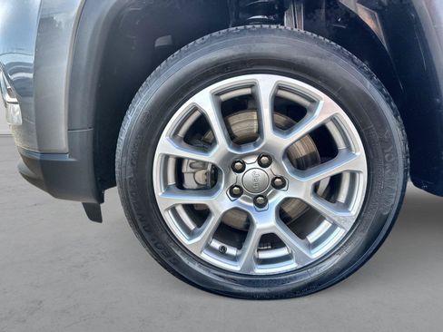 Used 2023 Jeep Compass Latitude AWD/4WD image 21