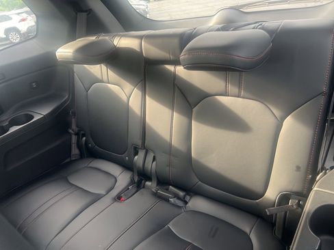 Used 2025 Honda Pilot TrailSport image 8