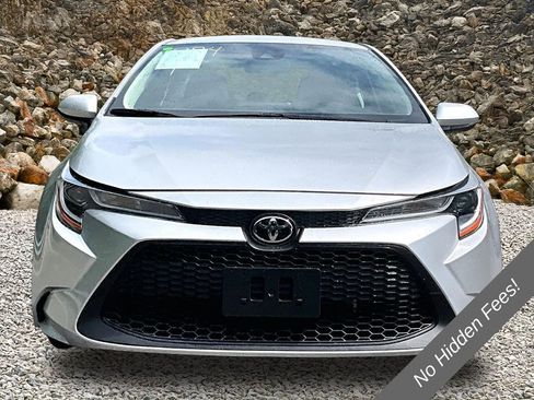 Used 2021 Toyota Corolla LE FWD image 3