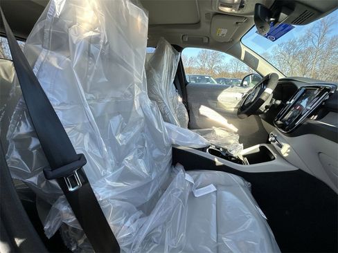 New 2025 Volvo XC40 B5 Ultra w/ Climate Package image 15