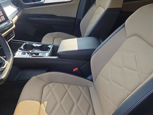 Used 2024 Volkswagen Atlas Cross Sport SE FWD image 15