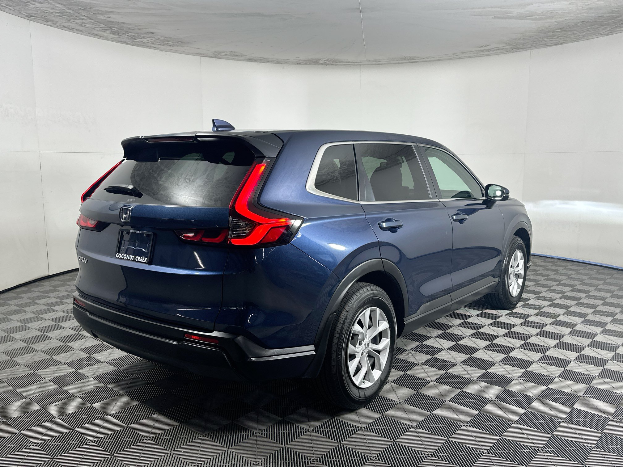 Used 2025 Honda CR-V LX image 3