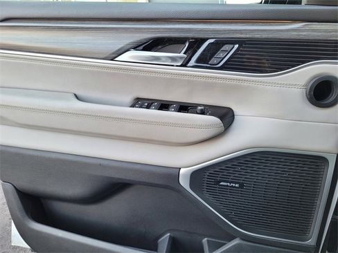 Used 2024 Jeep Wagoneer Series II w/ Flexible Seating Group image 14