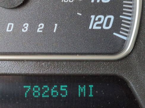 Used 2008 GMC Envoy Denali w/ Sun And 6-Disc Cd Package RWD image 21