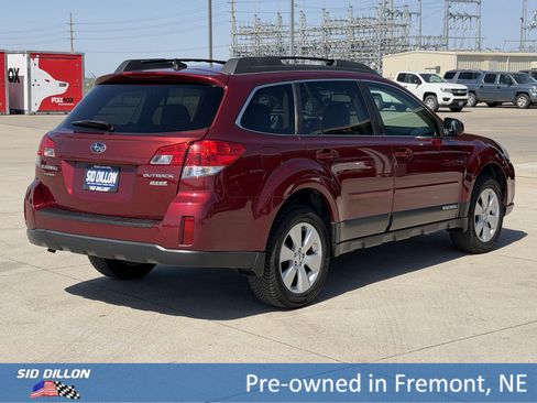 Used 2011 Subaru Outback 2.5i Limited w/ PWR Moonroof Pkg AWD/4WD image 4