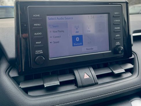 Used 2019 Toyota RAV4 LE image 32