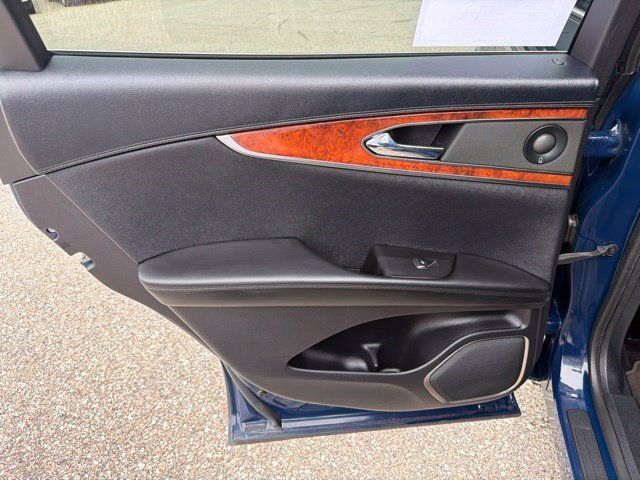 Used 2019 Lincoln Nautilus Reserve FWD image 14