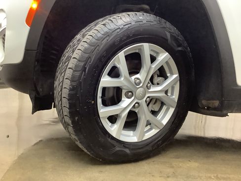 Used 2023 Jeep Grand Cherokee Limited AWD/4WD image 25