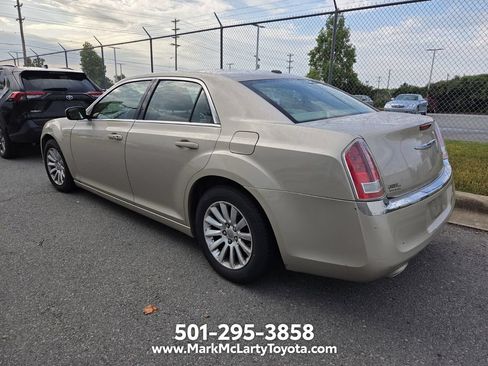 Used 2012 Chrysler 300 RWD image 4