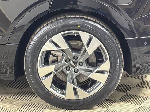 Used 2022 Audi e-tron Premium Plus w/ Premium Plus Package image 26