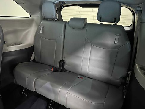 Used 2023 Toyota Sienna XLE FWD image 25