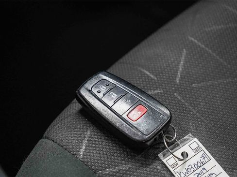 Used 2019 Toyota RAV4 XLE image 27