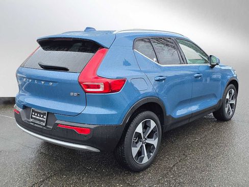 Used 2025 Volvo XC40 B5 Plus image 3