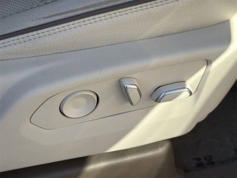 Used 2023 GMC Yukon XL Denali image 42