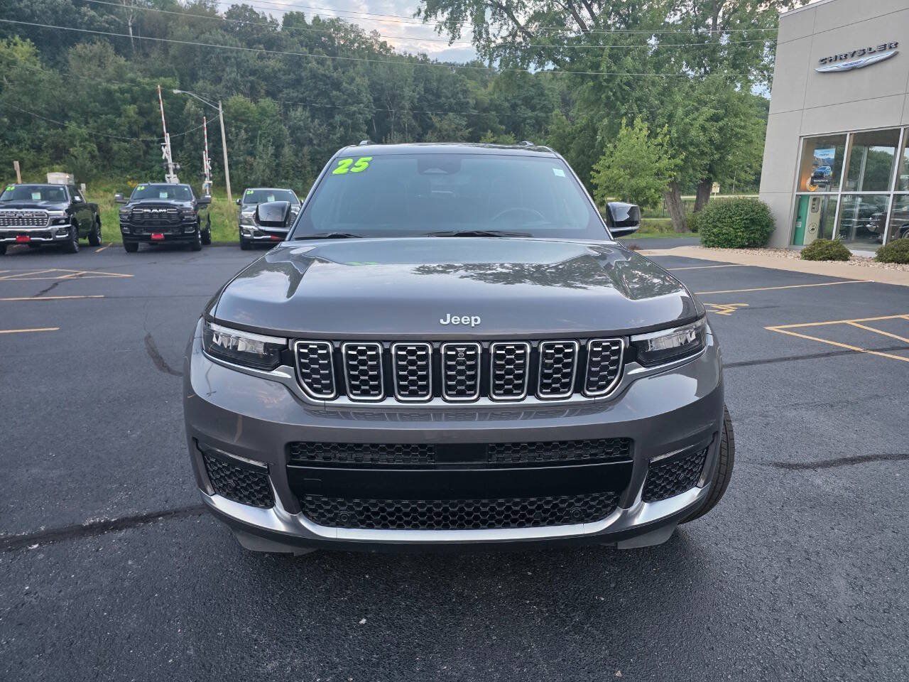 Used 2025 Jeep Grand Cherokee L Summit AWD/4WD image 4
