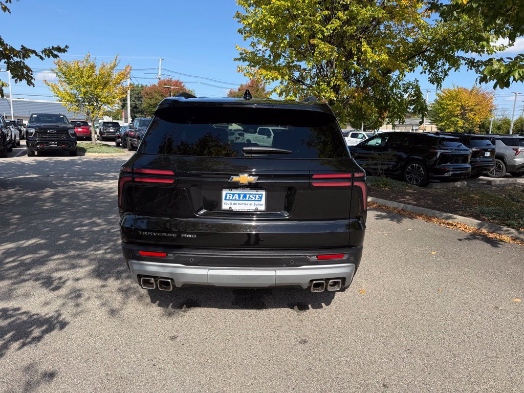 Used 2026 Chevrolet Traverse LT AWD/4WD image 4