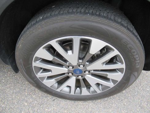 Used 2022 Ford Escape Titanium image 9