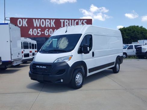 Used 2024 RAM ProMaster 2500 w/ Convenience Group FWD image 3