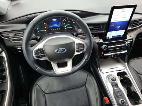 Certified 2023 Ford Explorer Limited w/ Limited Technology Package image 12