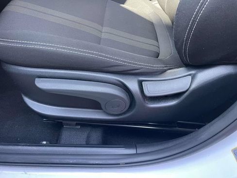 Used 2024 Hyundai Venue SEL FWD image 16