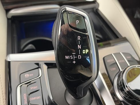 Used 2021 BMW M550i xDrive w/ Dynamic Handling Package AWD/4WD image 37