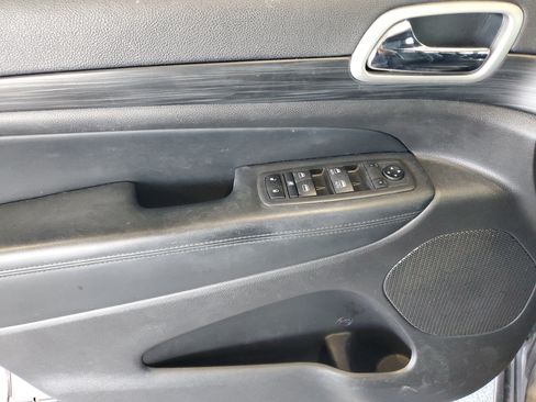 Used 2020 Jeep Grand Cherokee Altitude RWD image 14
