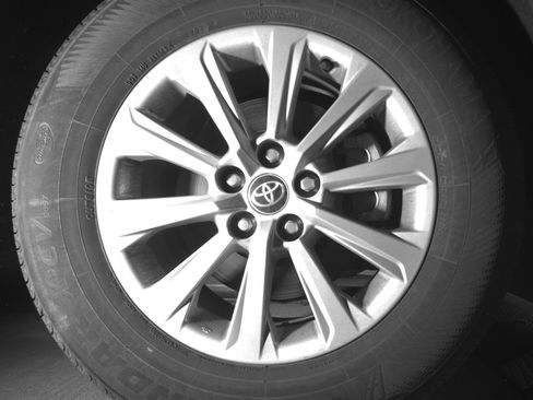 Used 2025 Toyota Grand Highlander FWD image 13