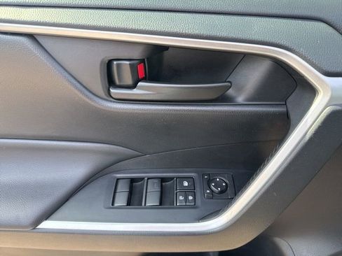 Used 2021 Toyota RAV4 LE image 12