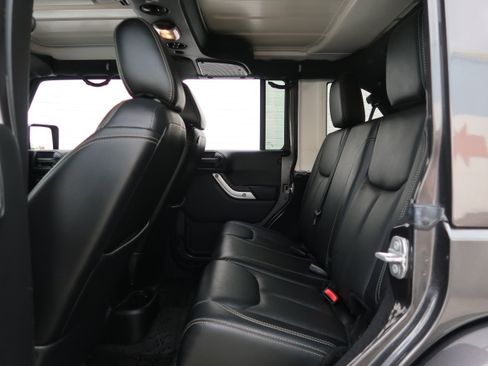 Used 2016 Jeep Wrangler Unlimited Rubicon AWD/4WD image 39