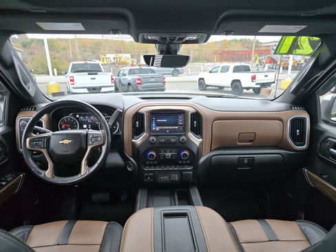 Used 2021 Chevrolet Silverado 1500 High Country w/ Technology Package image 16