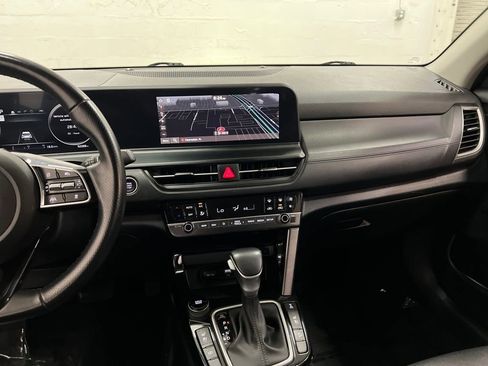 Used 2024 Kia Seltos SX w/ SX Sunroof Package image 18