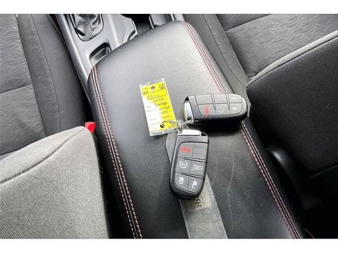 Certified 2025 Dodge Durango GT image 11