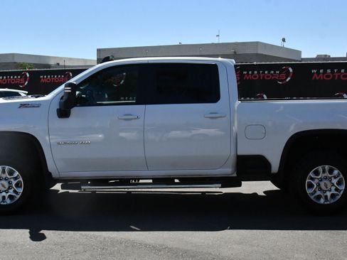 Used 2025 Chevrolet Silverado 2500 LT image 4