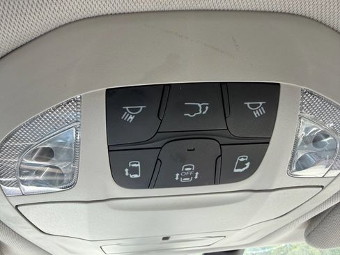 Used 2017 Chrysler Pacifica Touring-L Plus FWD image 22