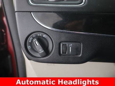 Used 2017 Dodge Grand Caravan SXT FWD image 5
