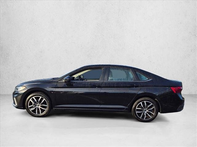 Used 2025 Volkswagen Jetta SE FWD image 9