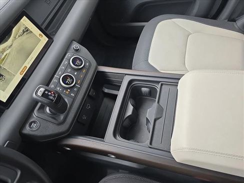 Used 2023 Land Rover Defender 110 X-Dynamic SE image 24