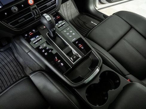 New 2026 Porsche Macan Turbo image 18