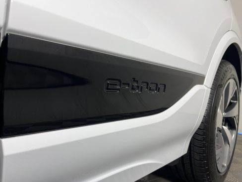 Certified 2025 Audi Q6 e-tron Premium w/ Convenience Package image 10