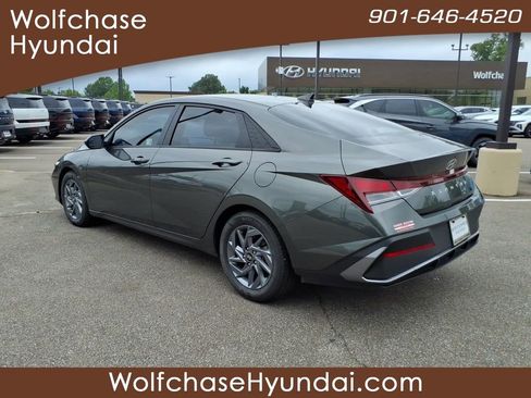 Used 2024 Hyundai Elantra SEL FWD image 3