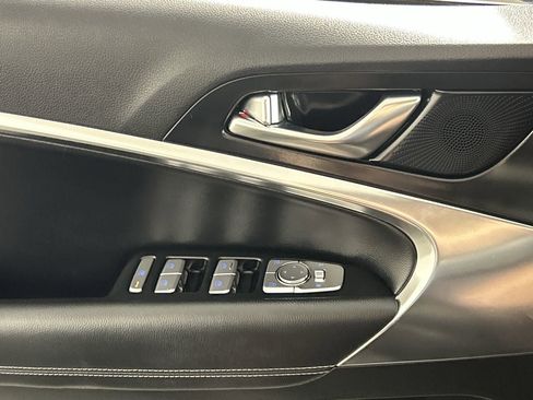 Used 2025 Genesis G70 2.5T AWD/4WD image 18