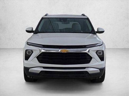 Used 2025 Chevrolet TrailBlazer LT AWD/4WD image 2